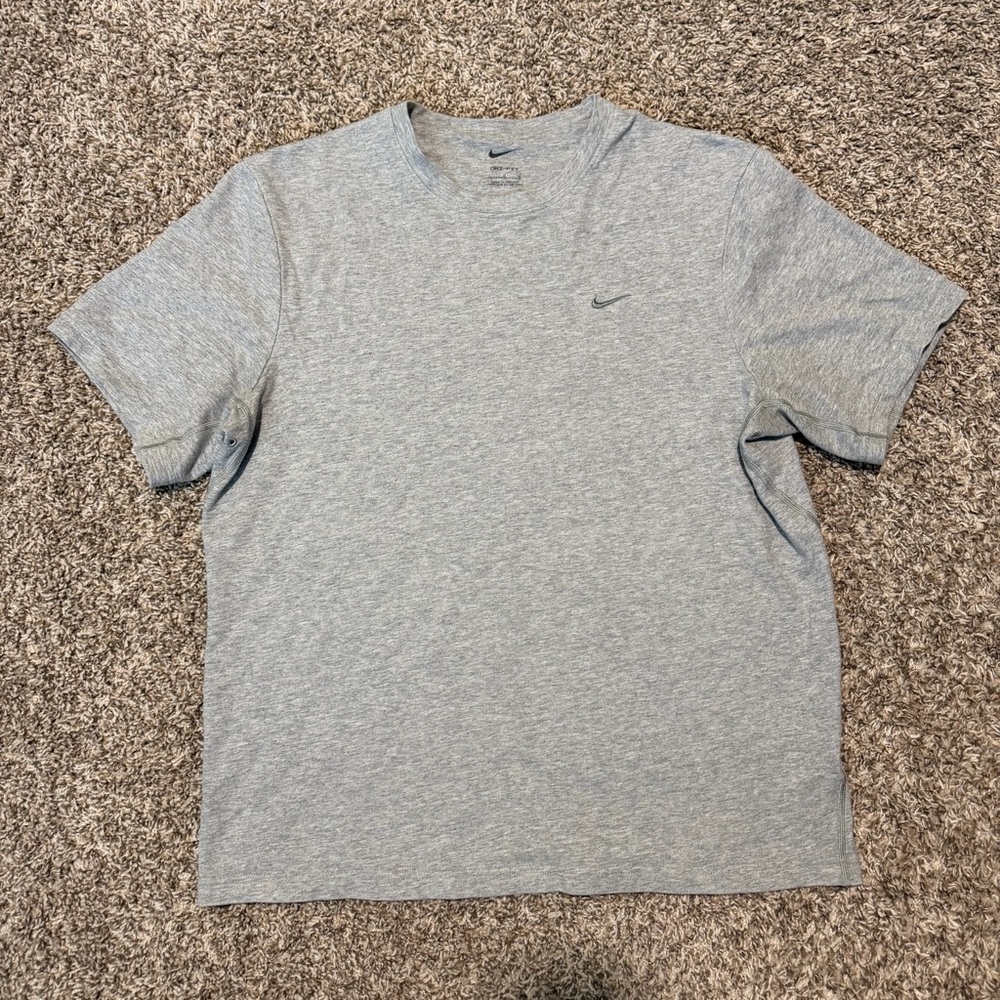 Nike Men's Gray T-Shirt - Nike Primary